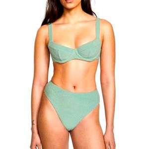 🍓Victoria’s Secret Strawberry bikini top w/Seasalt green bottoms